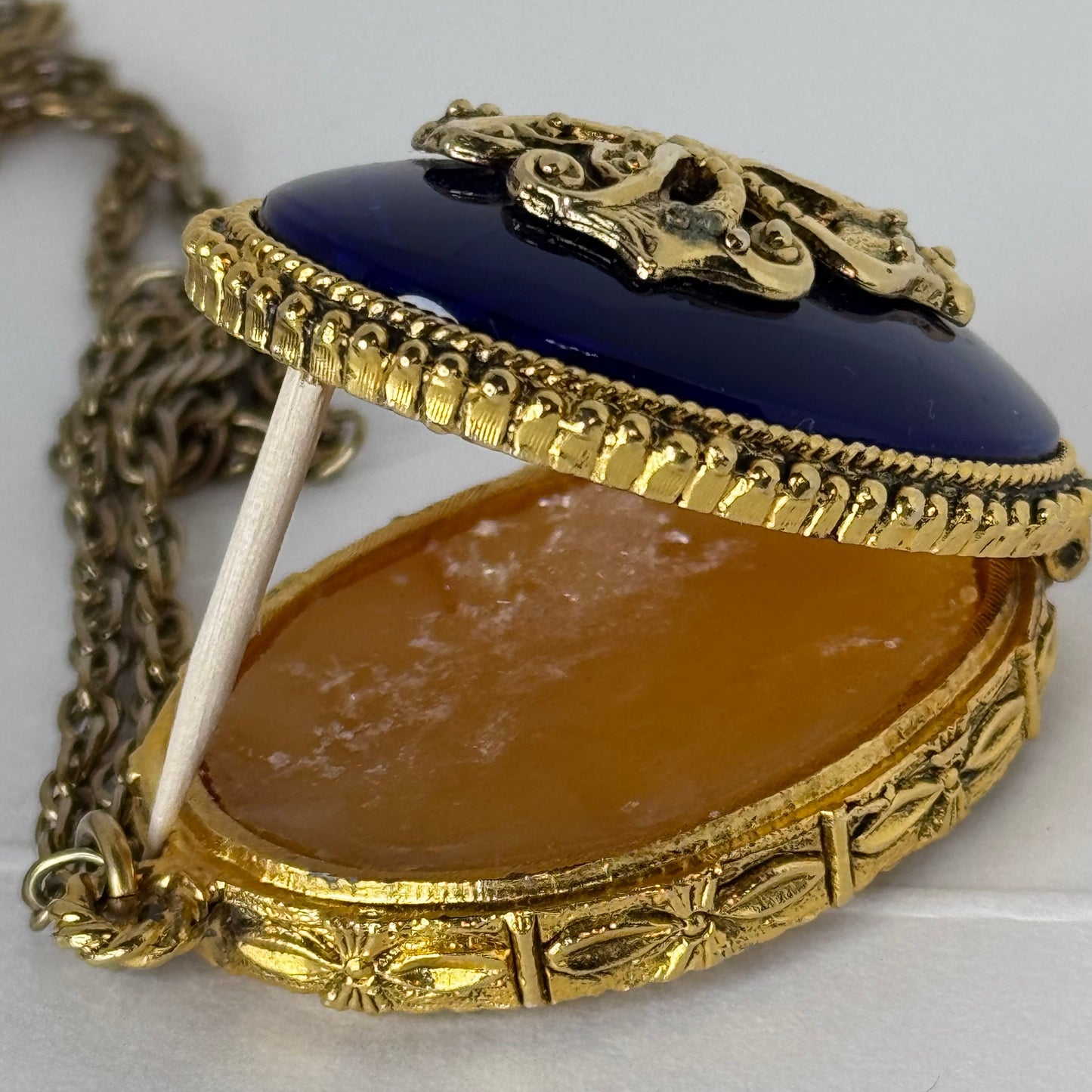 Vintage Max Factor Solid Perfume Compact Pendant – Blue Dome & Gold-Tone Filigree Locket 9/1