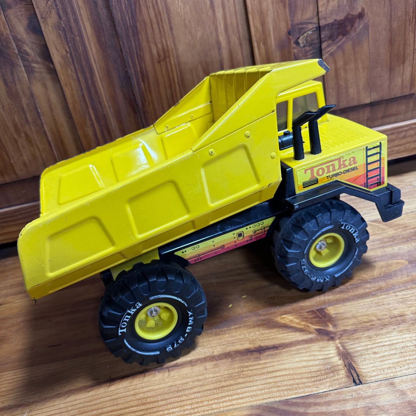 Vintage Tonka XMB-975 Dump Truck 4/42