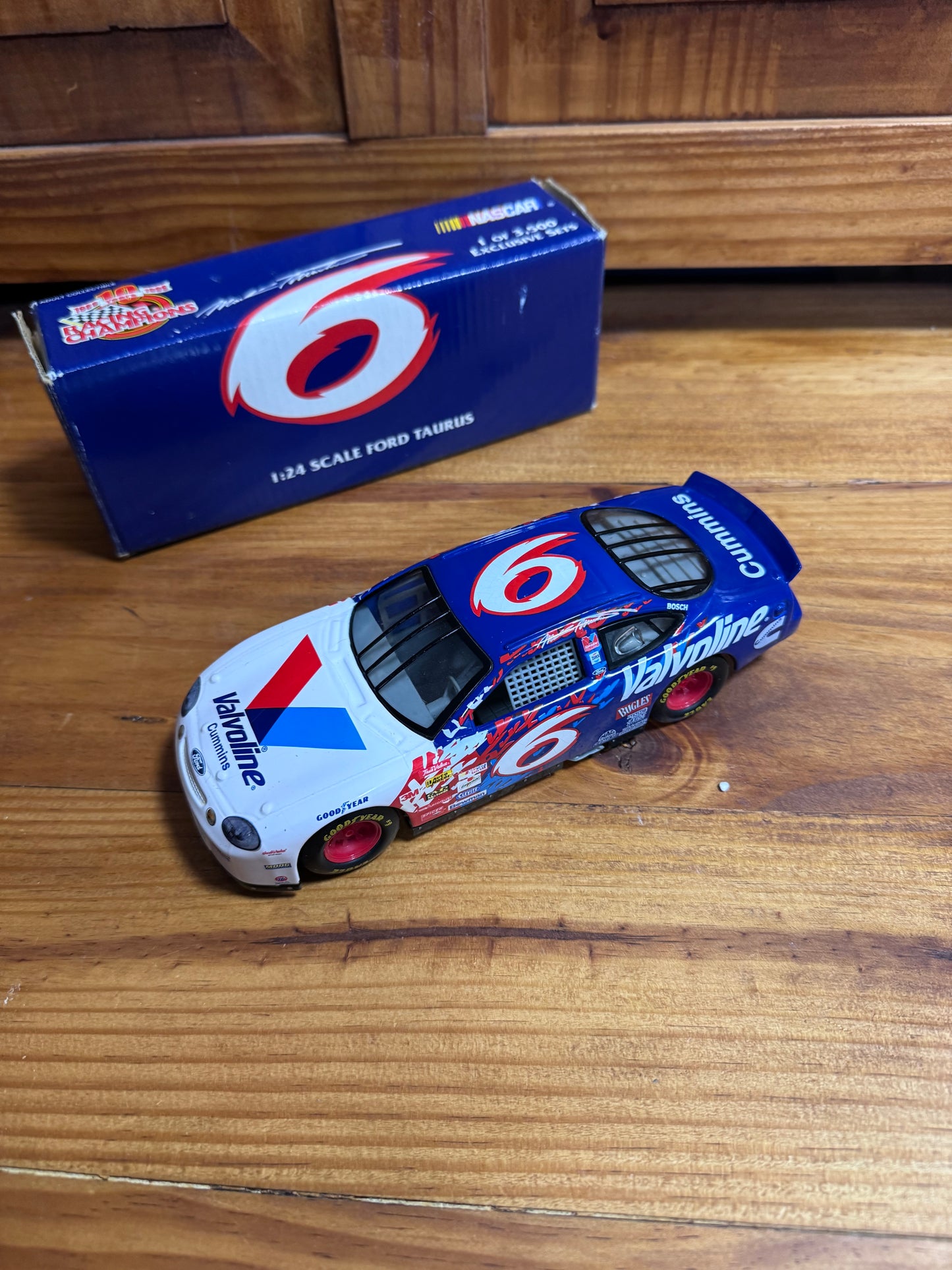 Mark Martin Valvoline #6 Ford Taurus 1:24 4/48