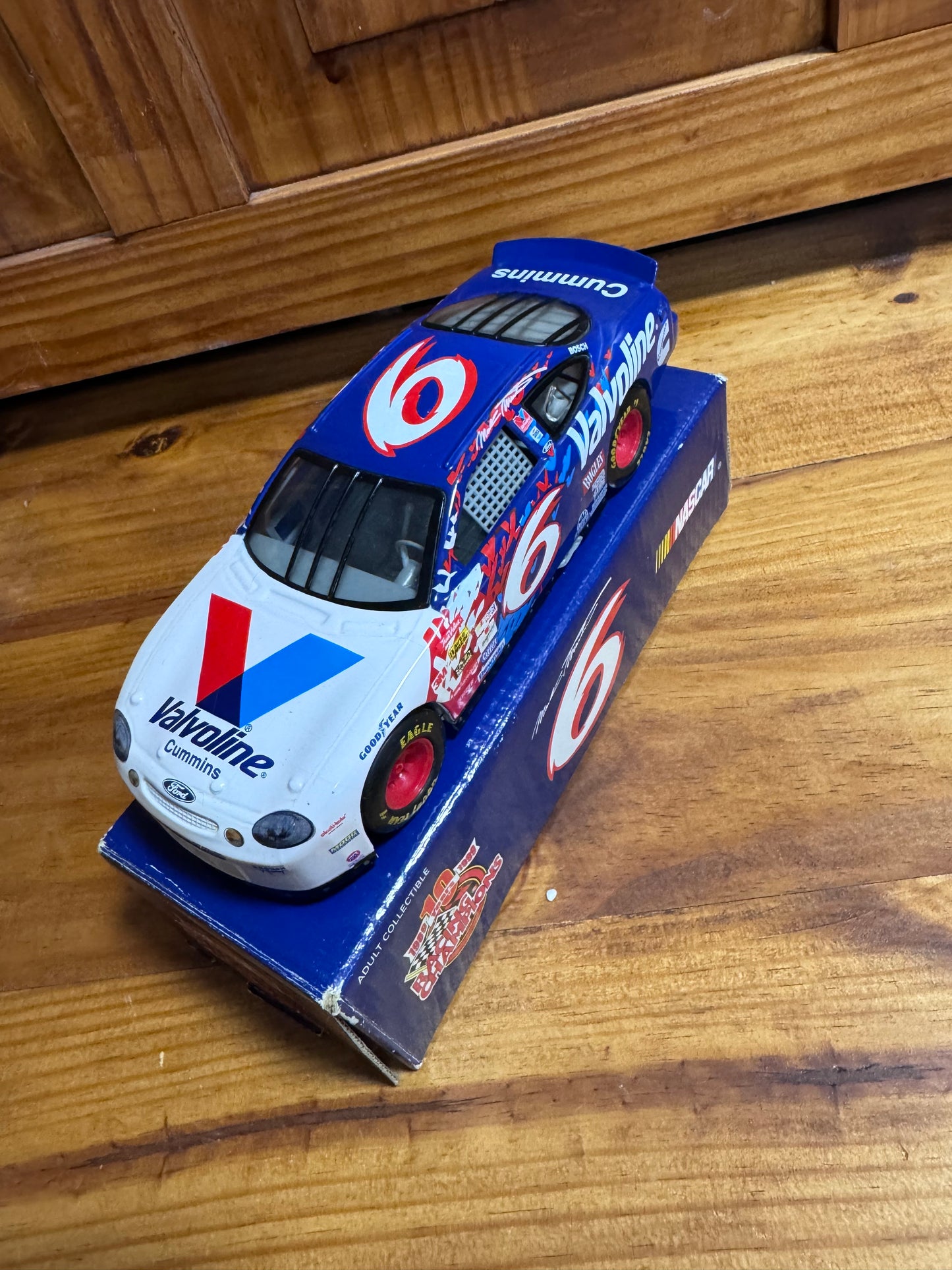 Mark Martin Valvoline #6 Ford Taurus 1:24 4/48
