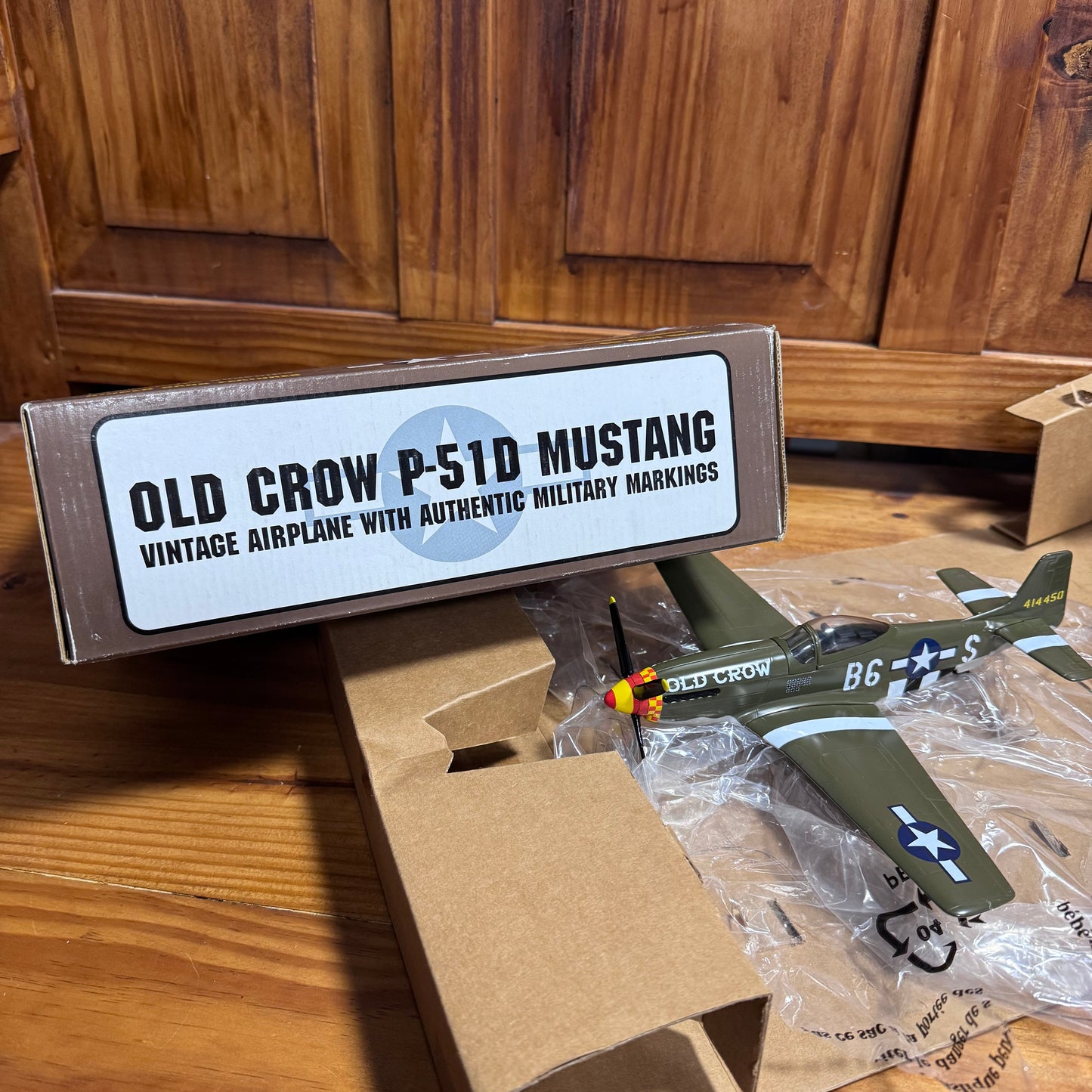 Old Crow P-51D Mustang Die-Cast Airplane Collector Model  4/31