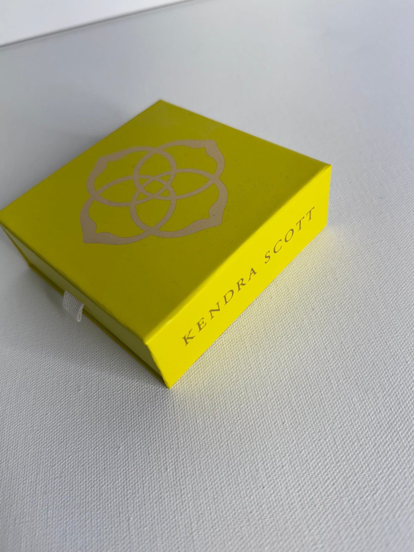 #34  Kendra Scott Ari Pavé Crystal Heart Necklace in White Crystal – Gold Tone, New in Box