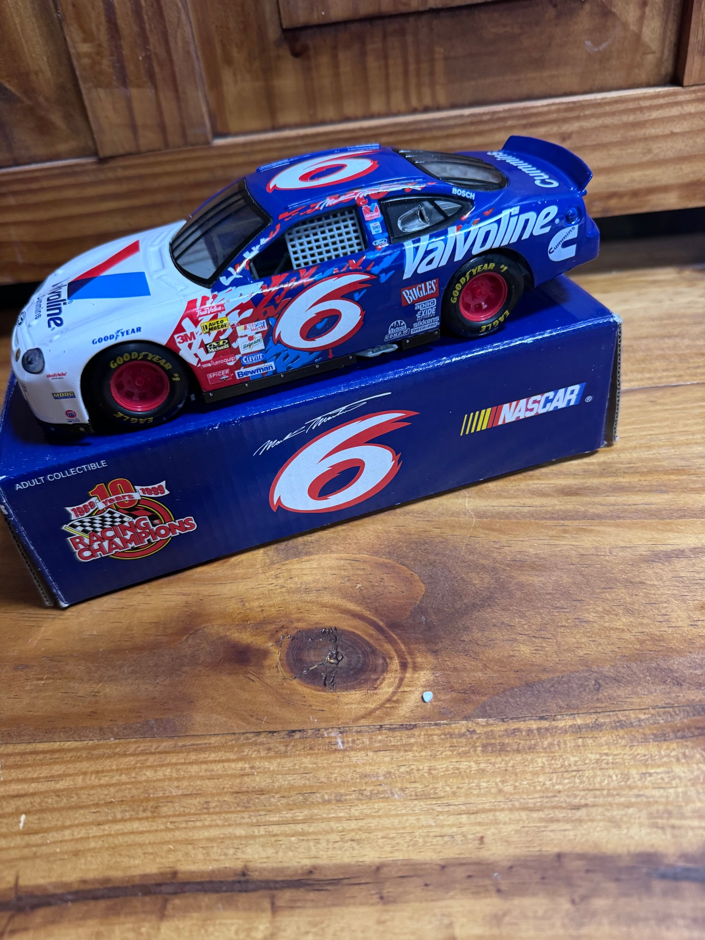Mark Martin Valvoline #6 Ford Taurus 1:24 4/48