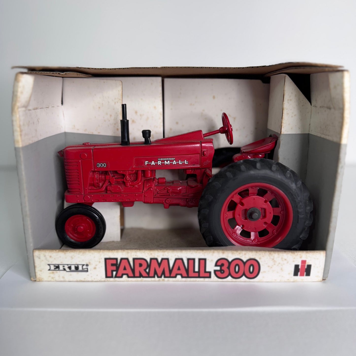 #21  Ertl Farmall 300 Tractor – 1/16 Scale Die-Cast Narrow Front with Box