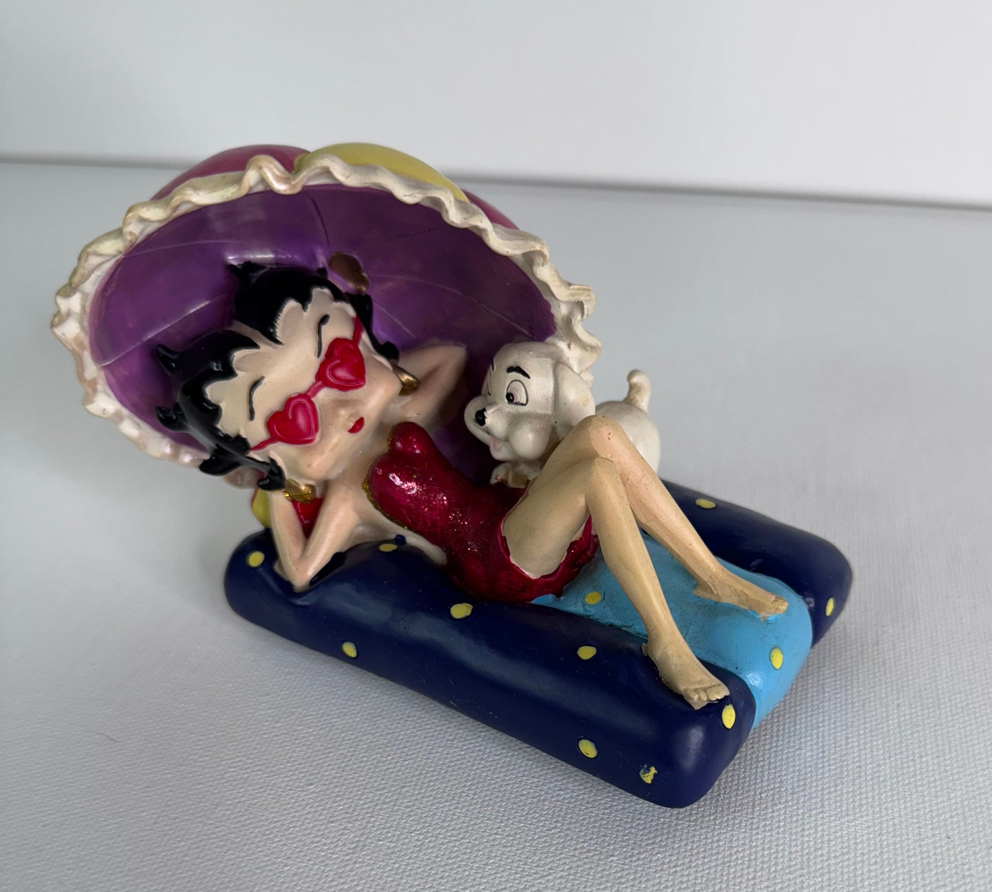#28  Betty Boop Beach Figurine Piece – Relaxing Under Umbrella with Pudgy Dog (As-Is)