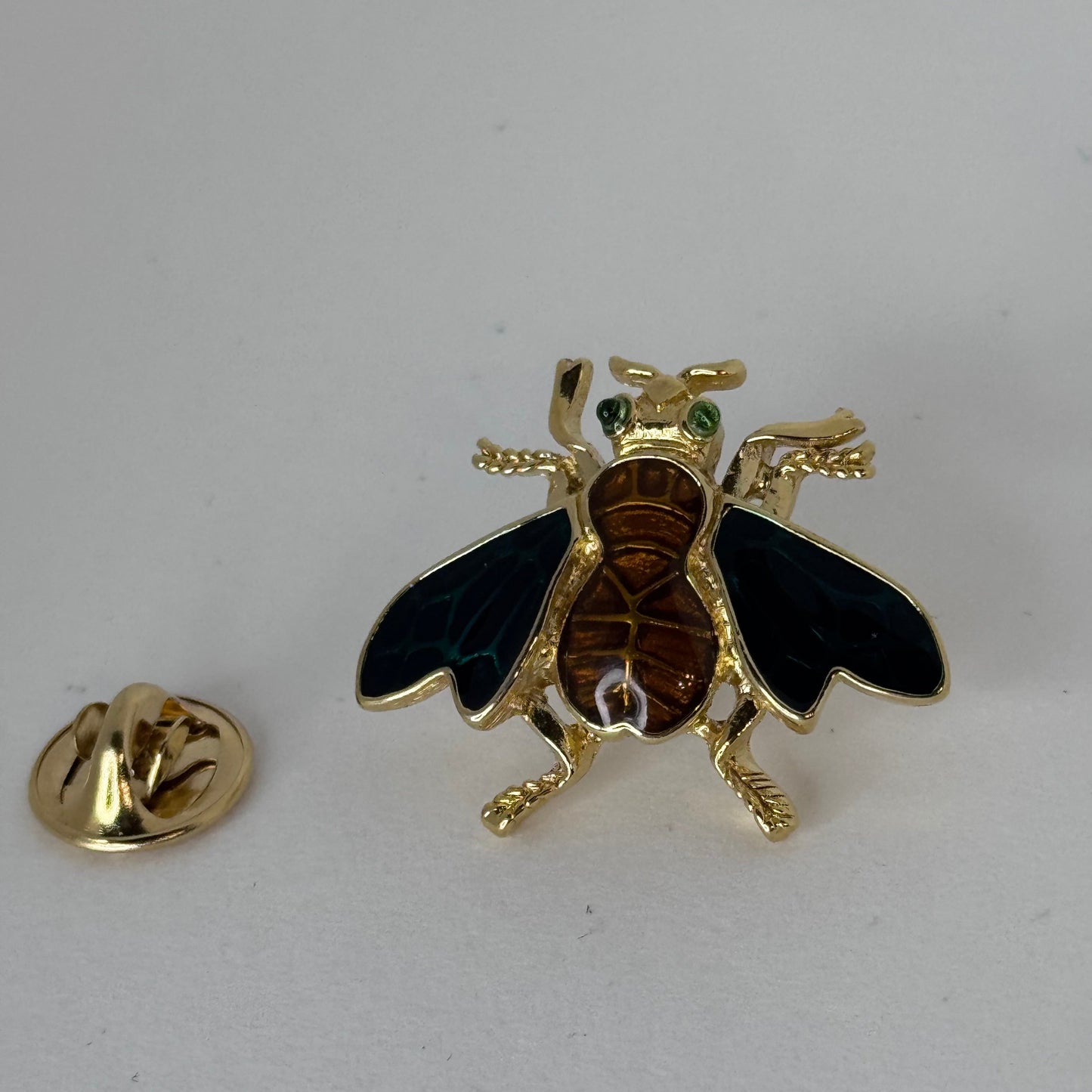 Vintage Trifari Bee Lapel Pin – Gold-Tone with Green & Amber Enamel Wings   3/1