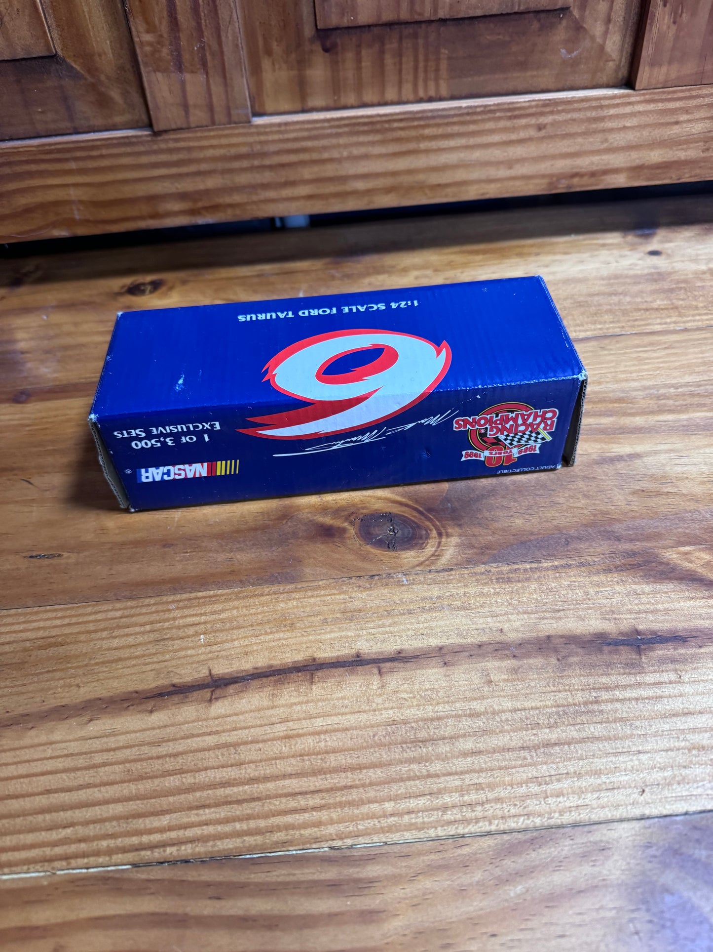 Mark Martin Valvoline #6 Ford Taurus 1:24 4/48