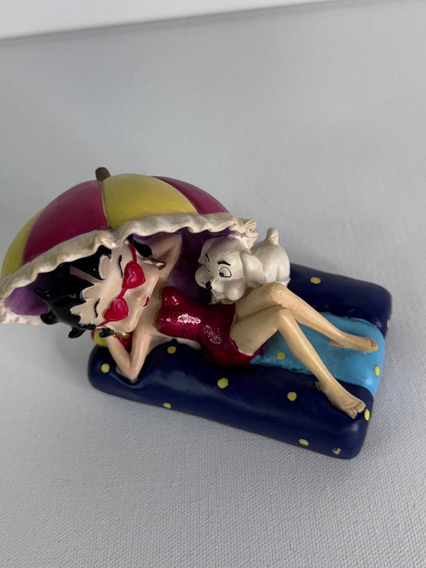 #28  Betty Boop Beach Figurine Piece – Relaxing Under Umbrella with Pudgy Dog (As-Is)