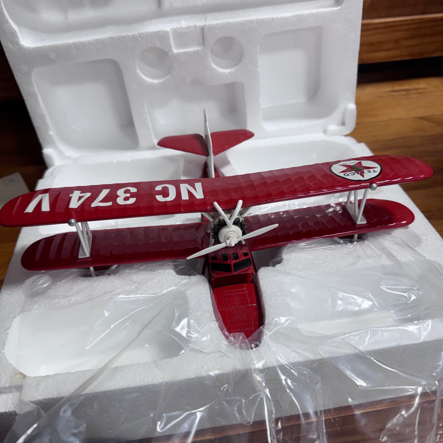 Wings of Texaco “The Duck” 1936 Keystone-Loening Commuter airplane model  4/9