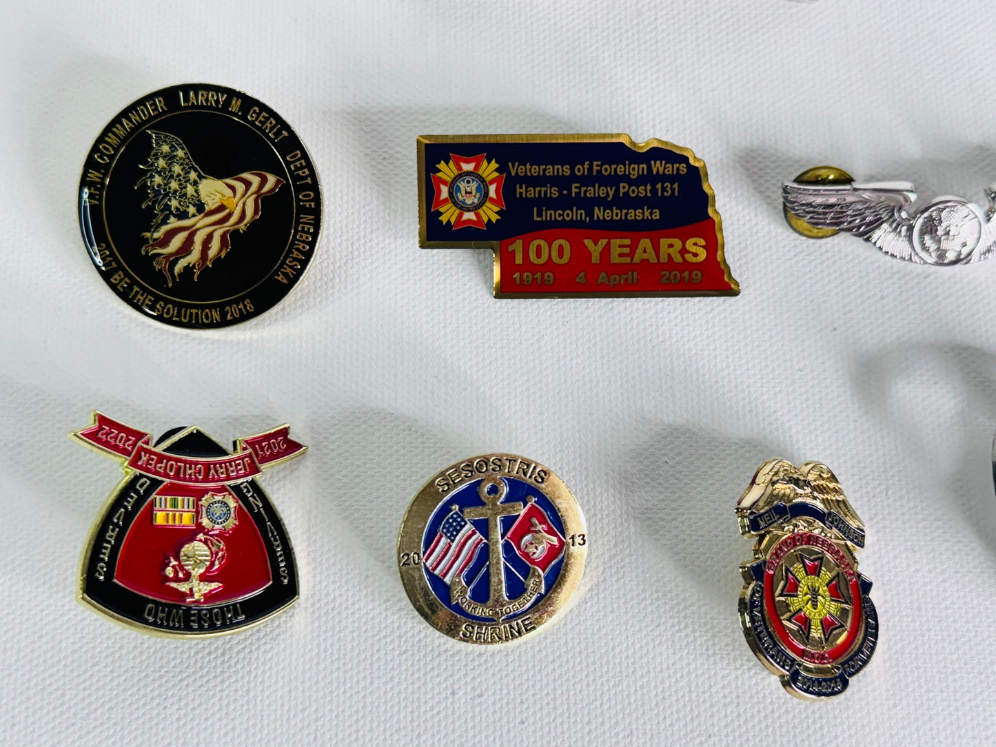 #32  Patriotic Bald Eagle & American Flag Brooch – Silver Tone Enamel Pin (32g)