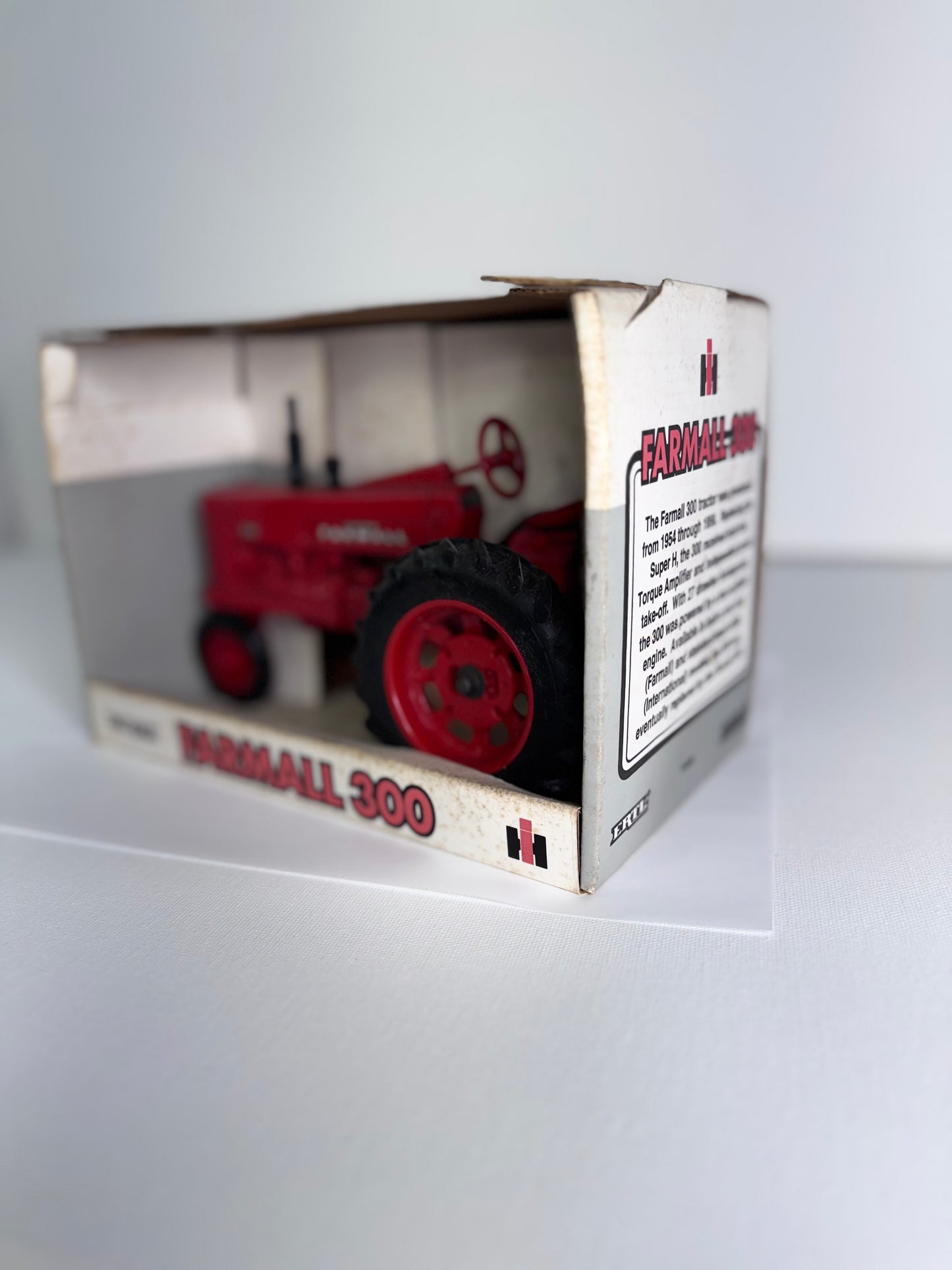 #21  Ertl Farmall 300 Tractor – 1/16 Scale Die-Cast Narrow Front with Box