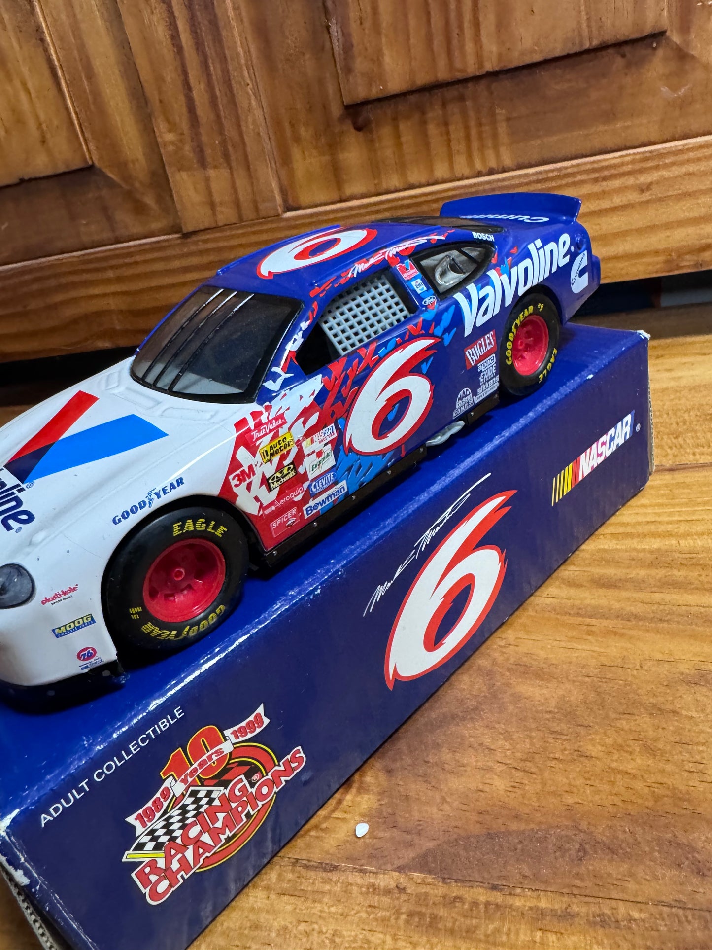Mark Martin Valvoline #6 Ford Taurus 1:24 4/48