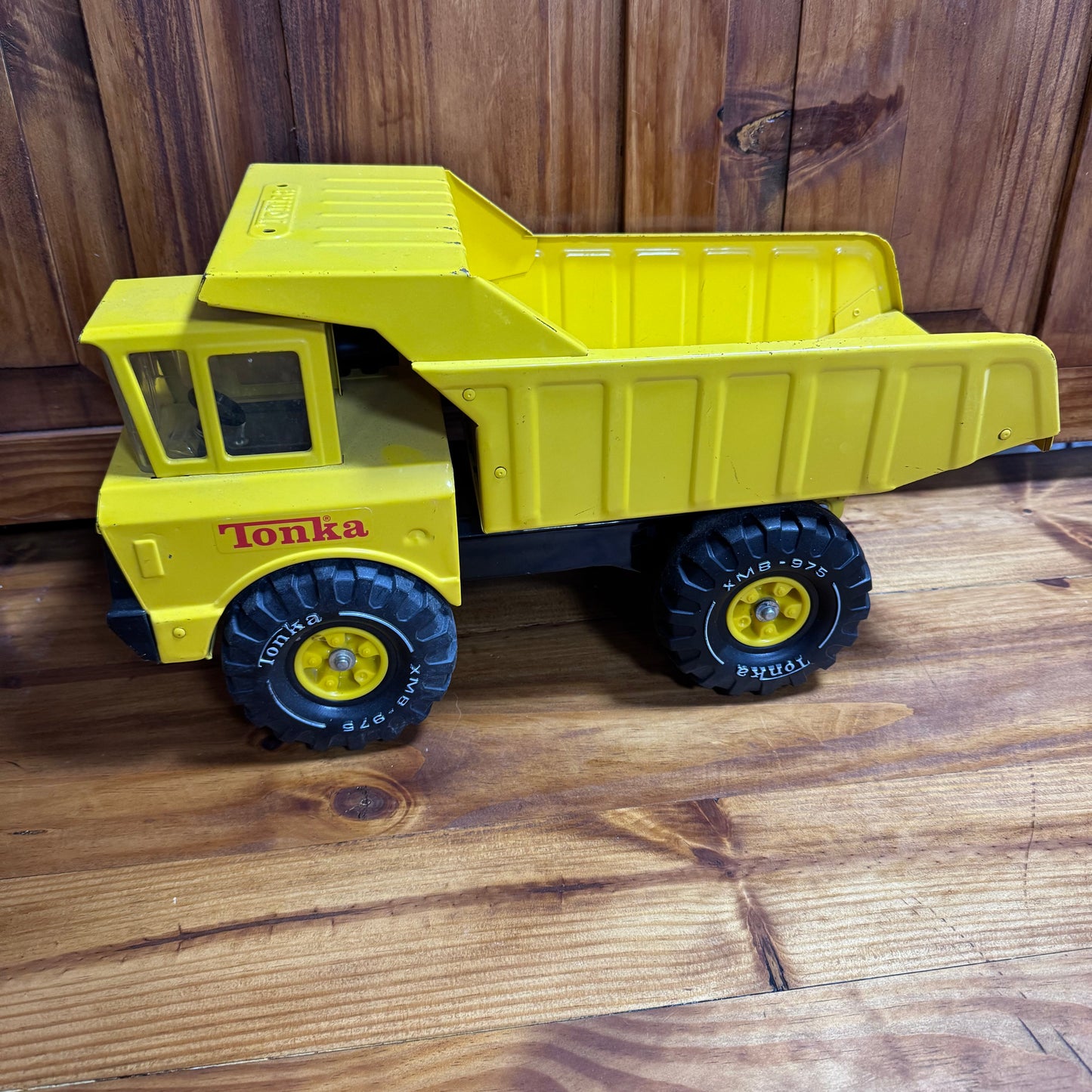 Vintage Tonka Yellow Dump Truck Pressed Steel Construction Toy  4/2