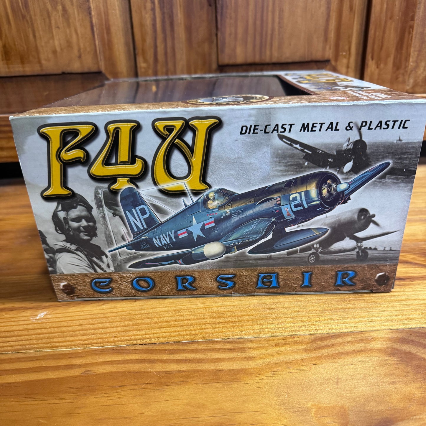 Motor Max F4U Corsair 1:48 Model  4/17
