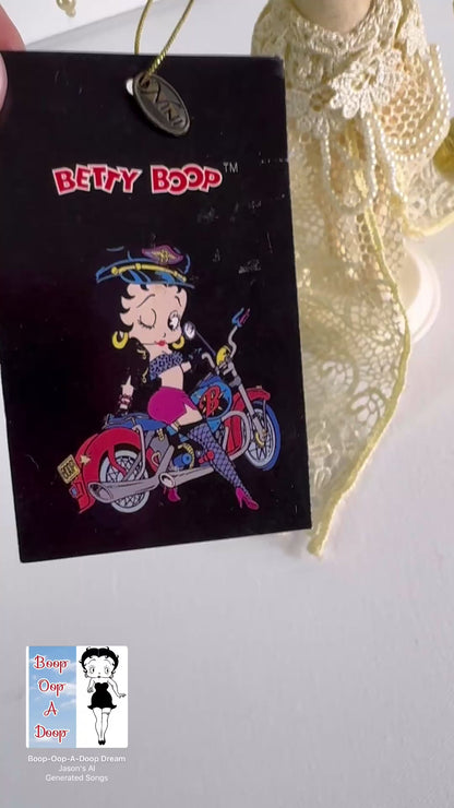 #27  Betty Boop Figurine – Elegant Lace Dress & Wide-Brim Hat, Resin Statue